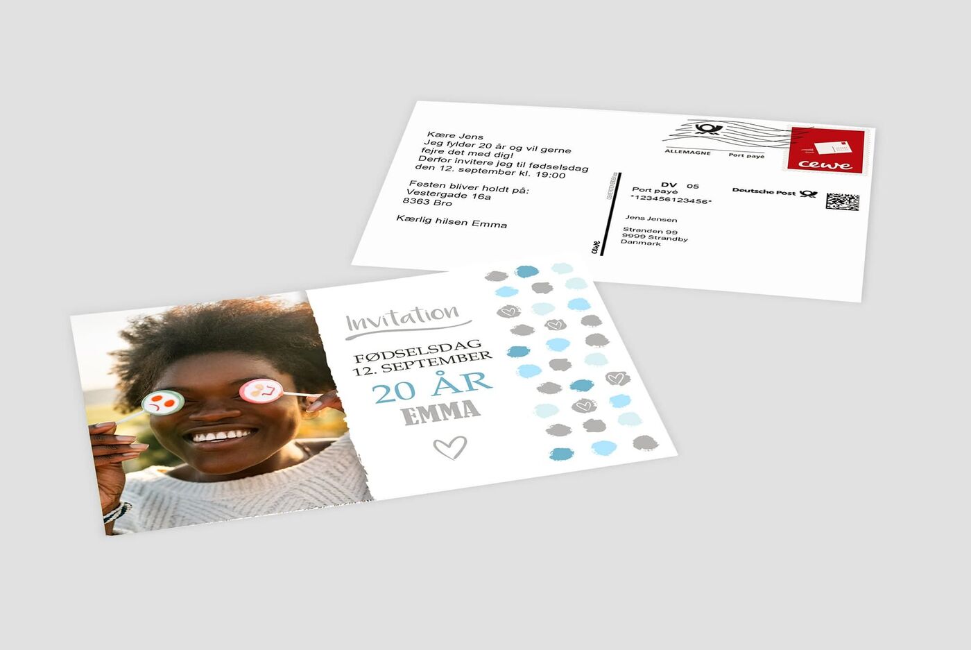 Fødselsdagsinvitation med farverige prikker og en festinvitation.